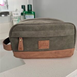Lucky Brand Unisex Olive and Tan Toiletry Bag